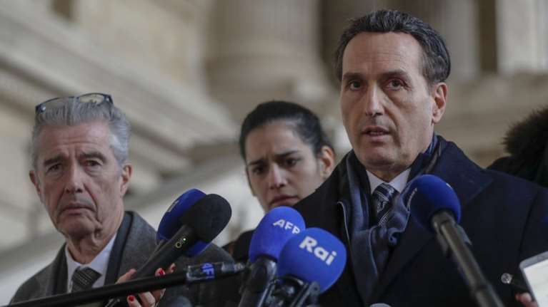 &quot;Ζαμέ Θερμανσί&quot;: Το Twitter ξεσάλωσε ξανά με τα... βελτιωμένα γαλλικά του Μιχάλη Δημητρακόπουλου [Βίντεο]