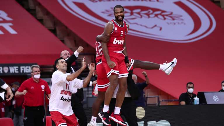 Euroleague: Με τρομερό buzzer-beater του Χάρισον ο Ολυμπιακός κέρδισε τη Μακάμπι [Βίντεο]