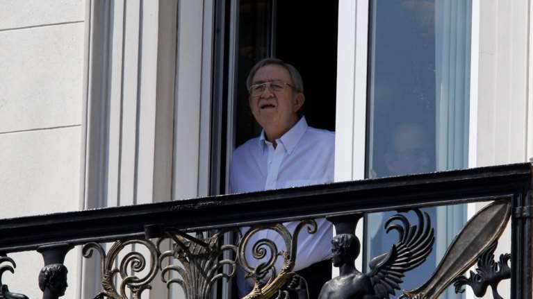 Οι ισορροπίες της κυβέρνησης για την κηδεία του τέως βασιλιά: Κεντρώα διαχείριση, αλλά και το βλέμμα στους &quot;συμπαθούντες&quot;