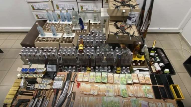 Μετέφεραν λαθραία ποτά, φυτοφάρμακα και drone από την Ουκρανία με τουριστικά λεωφορεία - Πώς δρούσε η εγκληματική οργάνωση