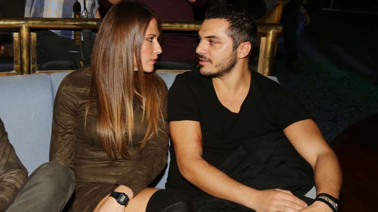 Ανατροπή από τον Κώστα Δόξα: Η πρώην σύζυγος &quot;του κάρφωσε ένα στυλό στο κεφάλι&quot; λέει ο δικηγόρος του [βίντεο]