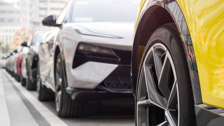 Κομισιόν: Δασμοί της ΕΕ στις εισαγωγές ηλεκτρικών οχημάτων με μπαταρία από την Κίνα