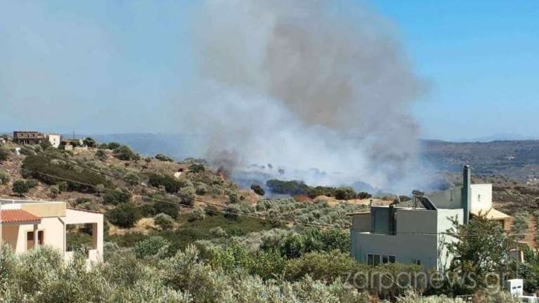 Χανιά: Φωτιά στα Μεγάλα Χωράφια – Σηκώθηκαν δυο ελικόπτερα  [βίντεο, εικόνες]