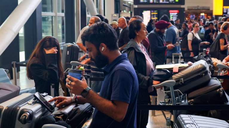 Βρετανία: Ένας 40χρονος συνελήφθη για την κυβερνοεπίθεση στα ευρωπαϊκά αεροδρόμια