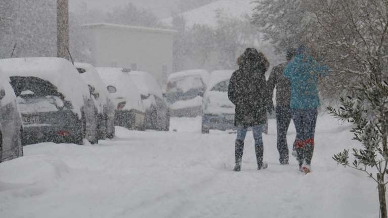 Εντονη χιονόπτωση και παγετός σε Βόλο και Πήλιο - Κλειστά σχολεία και δικαστήρια