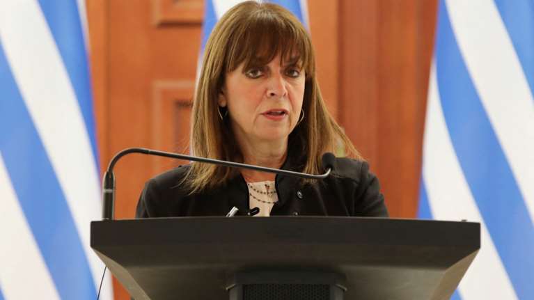 Η Σακελλαροπούλου διέκοψε την επίσκεψή της στη Μολδαβία και επιστρέφει στην Αθήνα: &quot;Είμαστε δίπλα στις οικογένειες των θυμάτων&quot;