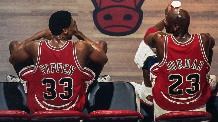 &quot;The Last Dance&quot;: Ο Μάικλ Τζόρνταν &quot;κάρφωσε&quot; και τα νούμερα τηλεθέασης