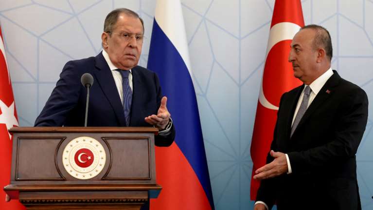 Βάζει πλάτες στη Μόσχα ο Τσαβούσογλου: &quot;Εύλογο το αίτημα της Ρωσίας για άρση των κυρώσεων&quot;