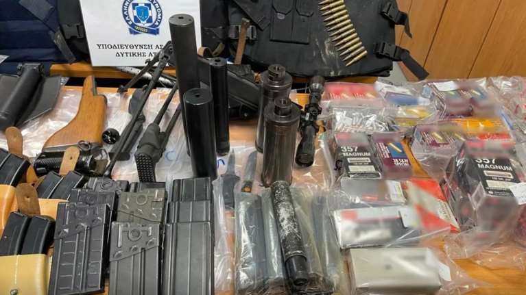 Η γιάφκα στο Μενίδι ήταν... σούπερ μάρκετ όπλων και εκρηκτικών - Άφαντος ο κλειδοκράτορας