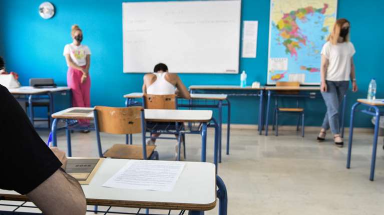 Πανελλήνιες 2022: Οι απαντήσεις και τα θέματα σε Ιστορία, Φυσική και Οικονομία