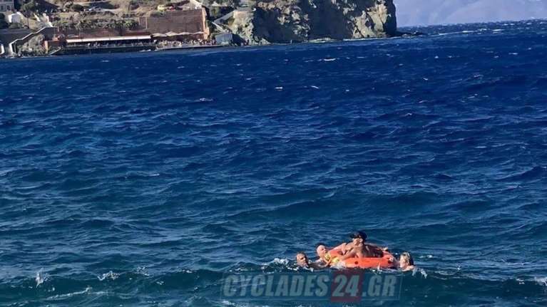 Συναγερμός στη Σύρο: Παιδιά παρασύρθηκαν στο πέλαγος μέσα σε φουσκωτή βάρκα – Τα έσωσε λιμενικός αθλητής του τριάθλου