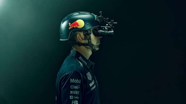 Η THEON συμβάλει για να πραγματοποιήσει ένα pit stop στο απόλυτο σκοτάδι με την κορυφαία ομάδα της Formula 1