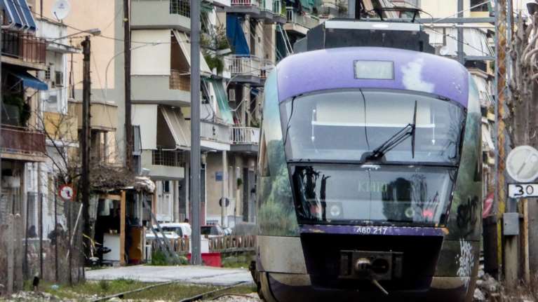 Προαστιακός: Συρμός συγκρούστηκε με δίκυκλο στη Λένορμαν - Εγκατέλειψε το σημείο ο οδηγός