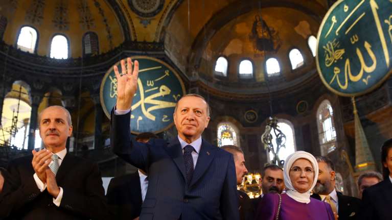 DW: Ο Ερντογάν θέλει να &quot;σβήσει&quot; τον Κεμάλ Ατατούρκ και να γίνει... Πορθητής - Πώς θα το πετύχει κάνοντας τζαμί την Αγια-Σοφιά