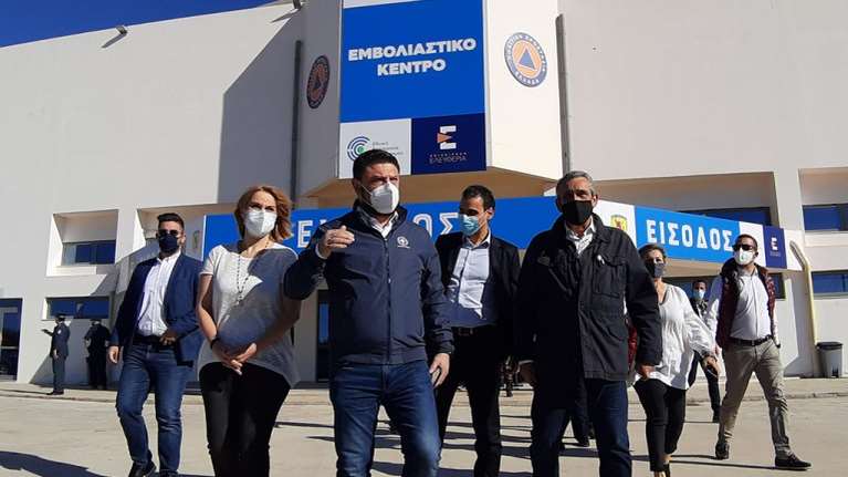 Στο mega εμβολιαστικό κέντρο στη Ρόδο ο Νίκος Χαρδαλιάς - Σε λειτουργία από Δευτέρα με 24 εμβολιαστικές γραμμές