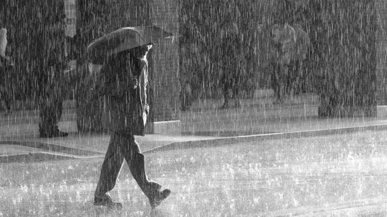 Βόλος: Σφοδρή καταιγίδα έπληξε την πόλη- Οδηγίες της Πολιτικής προστασίας