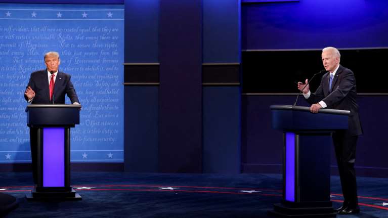 ΗΠΑ: Ο Τραμπ απέκτησε προβάδισμα δύο ποσοστιαίων μονάδων επί του Μπάιντεν σε νέα δημοσκόπηση