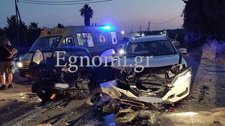 Χαλκίδα: Σφοδρή σύγκρουση αυτοκινήτων - Τρεις τραυματίες, ένα 12χρονο παιδί ανάμεσά τους