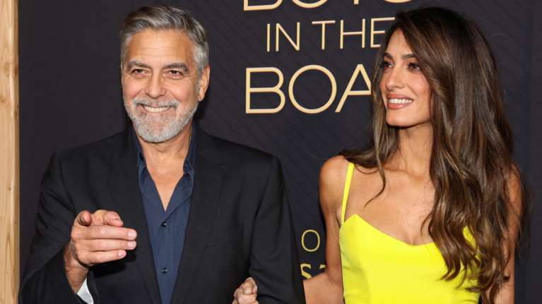 Τζορτζ και Αμάλ Κλούνεϊ: Τα άτακτα δίδυμα Έλα και Αλεξάντερ, το κόλπο του Κλούνεϊ με τον Άγιο Βασίλη και η υπέρλαμπρη Αμάλ