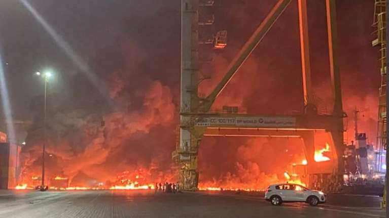 Ντουμπάι: Ισχυρή έκρηξη σε πλοίο αγκυροβολημένο στο λιμάνι [Εικόνα - Βίντεο]
