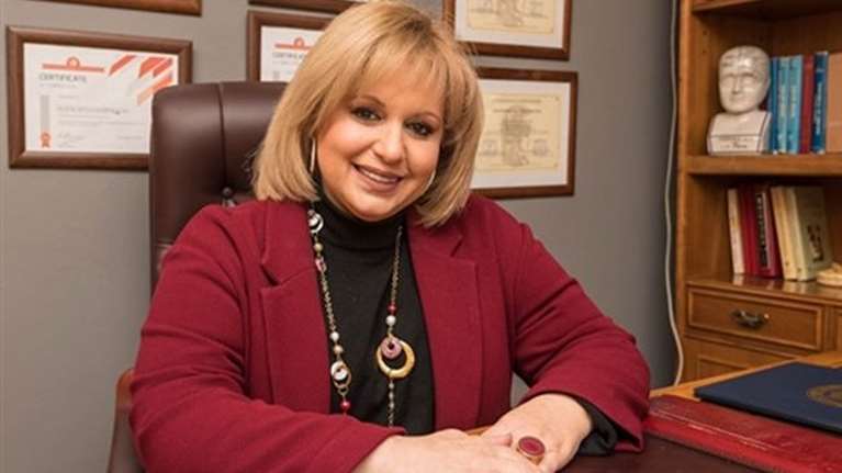 Γλυκά Νερά - Μπουκουβάλα: Ούτε δίπλωμα, ούτε άδεια επαγγέλματος έχει η &quot;ψυχολόγος&quot; της Καρολάιν