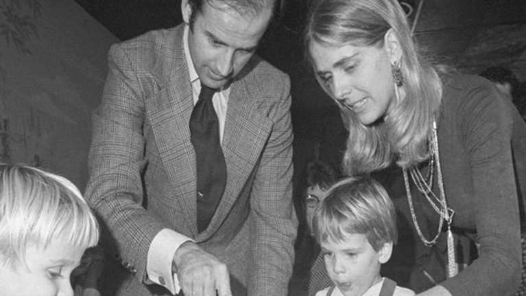 Τζο Μπάιντεν: Η τραγωδία που σημάδεψε τη ζωή του- Οταν έχασε τη γυναίκα του και τη μικρή του κόρη