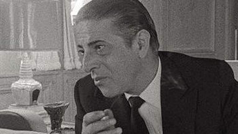 Ο Ωνάσης καταρρέει: Σπάνιο βίντεο - H στιγμή που ο μεγιστάνας ανακοινώνει στον Tύπο τον θάνατο του γιου του, Αλέξανδρου