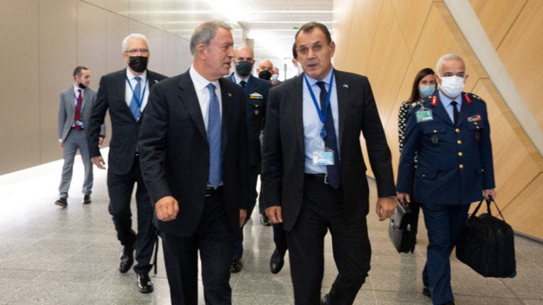 ΝΑΤΟ: Ο Ακάρ ζήτησε να δει τον Παναγιωτόπουλο - &quot;Σεβασμό στα κυριαρχικά δικαιώματα&quot; απαίτησε ο Έλληνας υπουργός