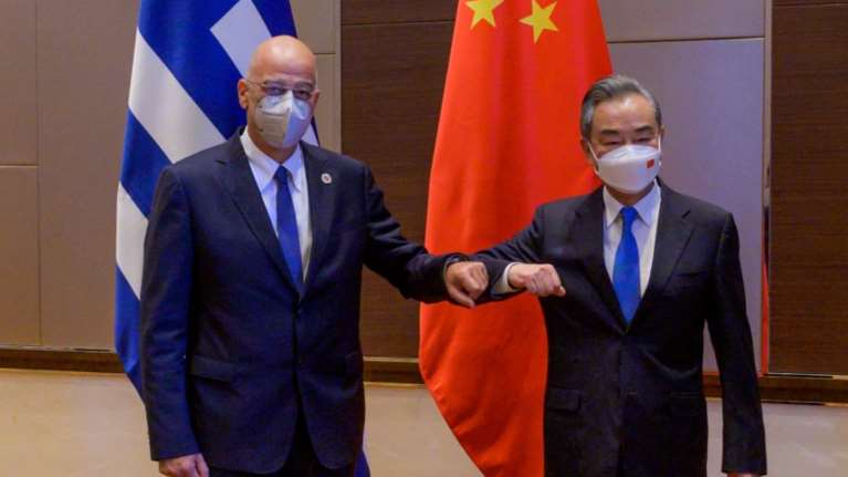 Συνάντηση Δένδια με Κινέζο ΥΠΕΞ: Σεβασμός της εδαφικής ακεραιότητας όλων των κρατών