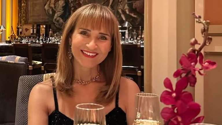 Η Μάρα Ζαχαρέα σε dinner με φίλους - Σε ψαγμένο εστιατόριο πίσω από το Χίλτον