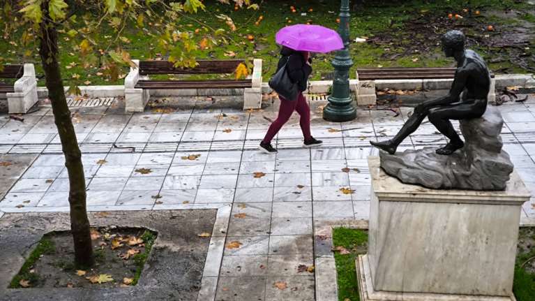 Ο Τσατραφύλλιας προειδοποιεί τους Αθηναίους: Ραγδαία πτώση της θερμοκρασίας τις επόμενες ώρες - Εξι βαθμοί Κελσίου αύριο
