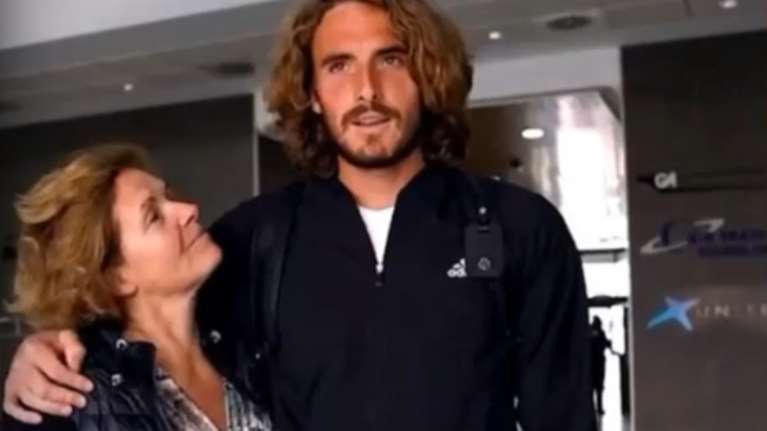 Η μητέρα του Στέφανου Τσιτσιπά μιλά για την επίθεση του σκύλου: "Δεν τον έβγαλα εγώ βόλτα αλλά η δίδυμη αδερφή μου"