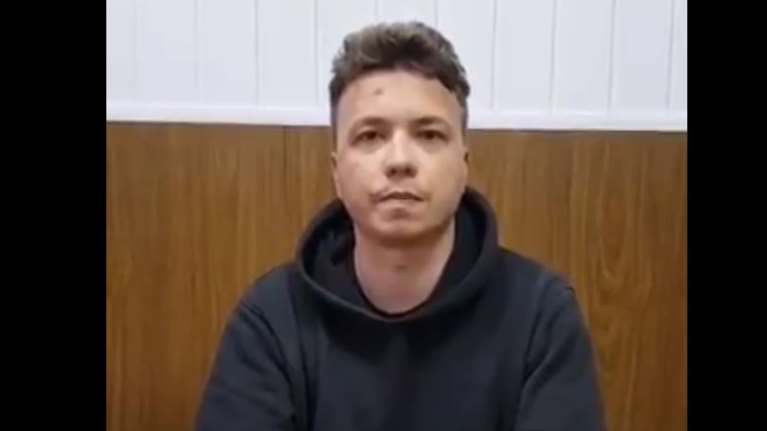 Λευκορωσία: Σε φυλακή ο Ρομάν Προτασέβιτς - Εμφανίζεται σε βίντεο με σημάδια στο πρόσωπο