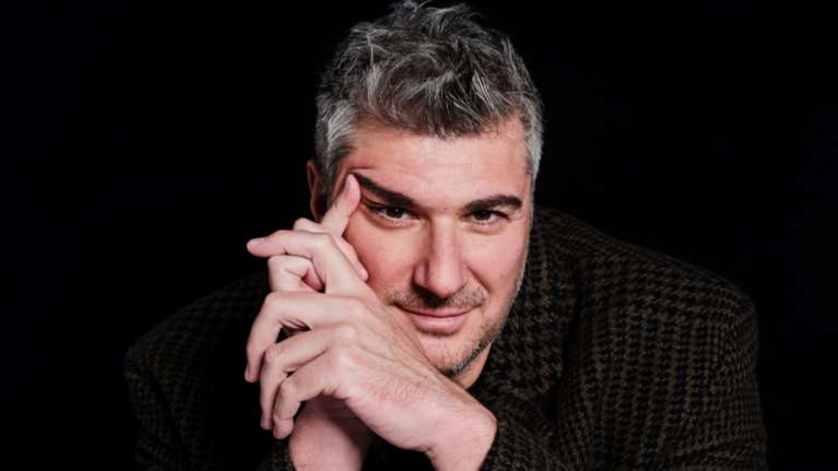 Νίκος Μωραΐτης: Η εκλογή συνέδρων με Κασσελάκη-Μουσολίνι, Όλγα θεά, Στάλιν, Πινοσέτ και Σπίρτζη που βάζει τους σταυρούς