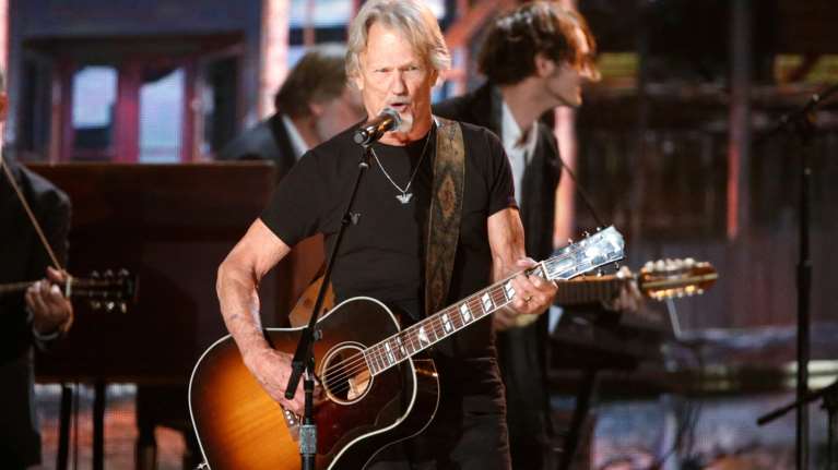 Πέθανε στα 88 του χρόνια ο Κρις Κριστόφερσον, ηθοποιός και μορφή της μουσικής κάντρι