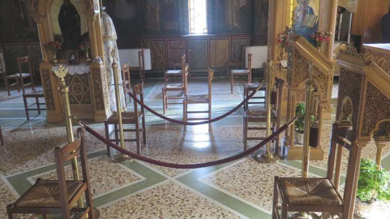 Έγινε και αυτό: Παπάς απεργεί από τη Θεία Λειτουργία