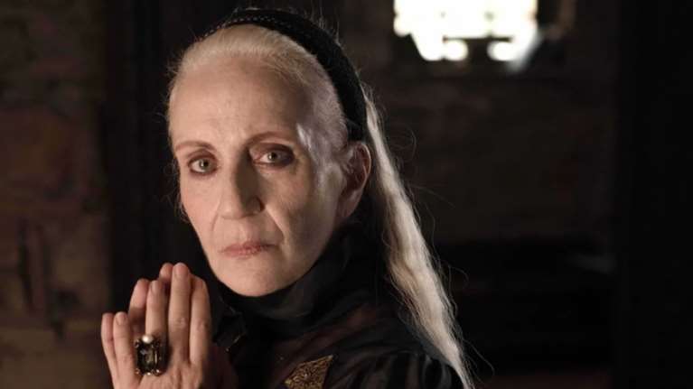 Εξαλλοι οι ιερείς με την ηθοποιό Θέμιδα Μπαζάκα: Θέλουν να την αφορίσουν επειδή πρότεινε την κατάργηση των Θρησκευτικών