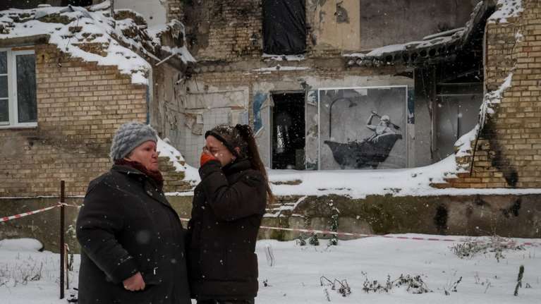 Οι Ρώσοι θέλουν να παγώσουν τους Ουκρανούς- Το χιόνι σκέπασε το Κίεβο, αλλά θέρμανση και ηλεκτρικό δουλεύουν λίγες μόνο ώρες