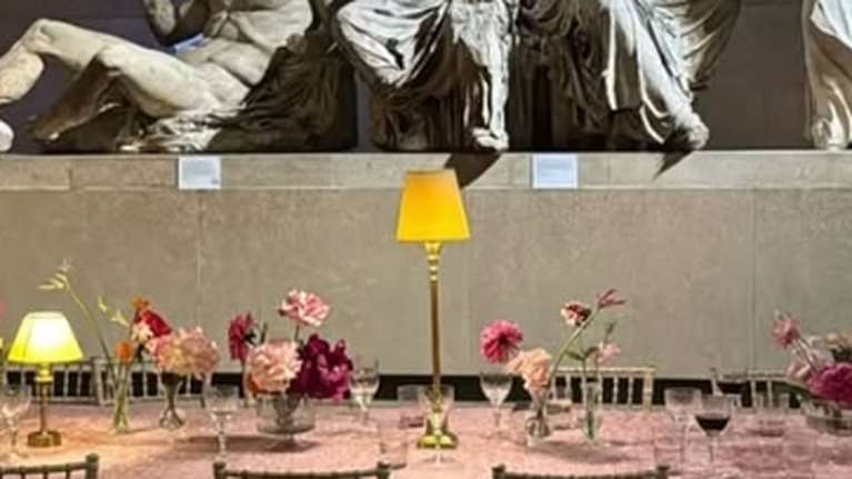 Βρετανικό Μουσείο: Αντιδράσεις για το κοσμικό δείπνο στην αίθουσα των Γλυπτών του Παρθενώνα- Δηλώσεις από Μενδώνη- Μαρέβα