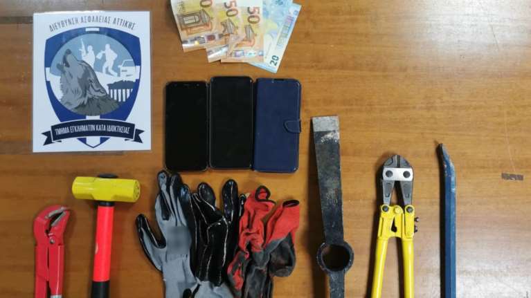 Χειροπέδες σε δύο Σέρβους, μέλη της συμμορίας &quot;Pink Panthers&quot; - Αδειαζαν κοσμηματοπωλεία στο κέντρο της Αθήνας [εικόνες]