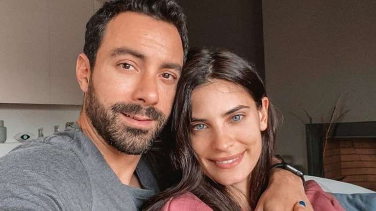 10 χρόνια νεότερος: Ο Σάκης Τανιμανίδης ξυρίστηκε και μοιάζει αγνώριστος