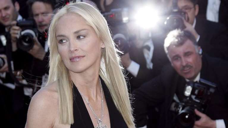 Σοκάρει η Σάρον Στόουν: Ο παππούς μου βίαζε εμένα και την αδελφή μου με τη βοήθεια της γιαγιάς μου