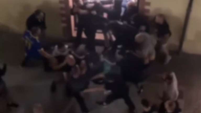 Καβάλα: Ξύλο μετά τον τελικό ΑΕΚ - ΠΑΟΚ - Οπαδοί πλακώθηκαν σε πεζόδρομο [εικόνες]