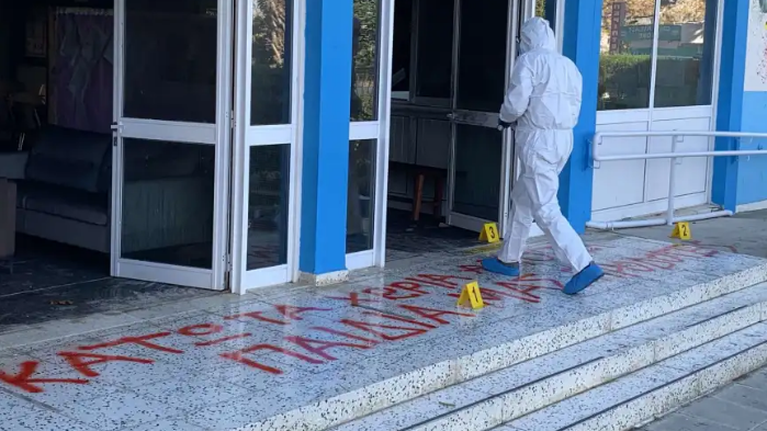 Ανησυχία στην Κύπρο: Εμπρησμοί και βόμβες σε σχολεία - Υποψίες για δράση αντιεμβολιαστών