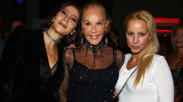 Ασφαλιστικά μέτρα κατά των δύο παιδιών της Ζωής Λάσκαρη - Τα χρέη από την πολυτελή βίλα στο Πόρτο Ράφτη