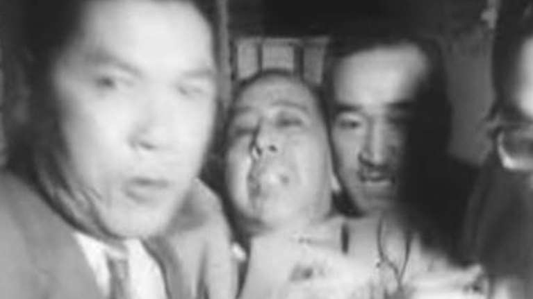 Απίστευτο παιχνίδι της μοίρας: Ο παππούς του Σίνζο Άμπε επέζησε δολοφονικής απόπειρας - Ήταν πρωθυπουργός της Ιαπωνίας το 1960 [Εικόνες]