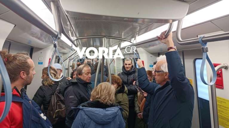 Θεσσαλονίκη: Γεμάτο κόσμο και σήμερα το Μετρό παρά την κακοκαιρία Bora - Επισκέπτονται τα αρχαία στον σταθμό "Βενιζέλου"