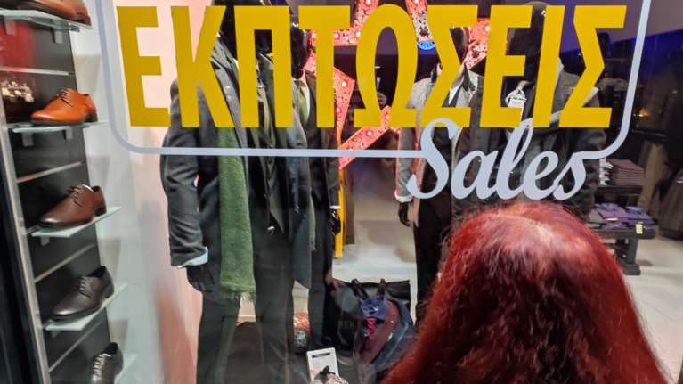 Πρεμιέρα για τις χειμερινές εκπτώσεις με νέο ωράριο - Ποια Κυριακή θα είναι ανοιχτά τα μαγαζιά