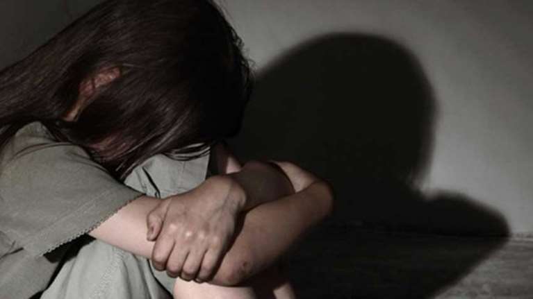 Παιδική πορνογραφία: Παρίσταναν τους μάνατζερ μοντέλων και παρέσυραν ανήλικα κορίτσια