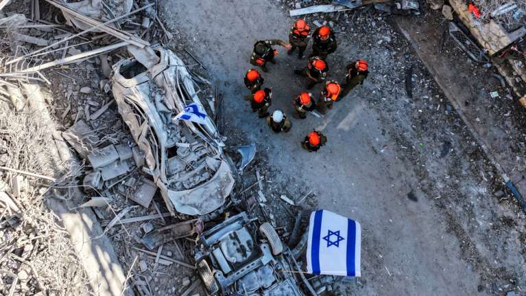 Οι δύο λόγοι που το Ισραήλ χτύπησε τώρα το Ιράν - Ο καθηγητής Σωτήρης Ρούσσος εξηγεί στο TheTOC